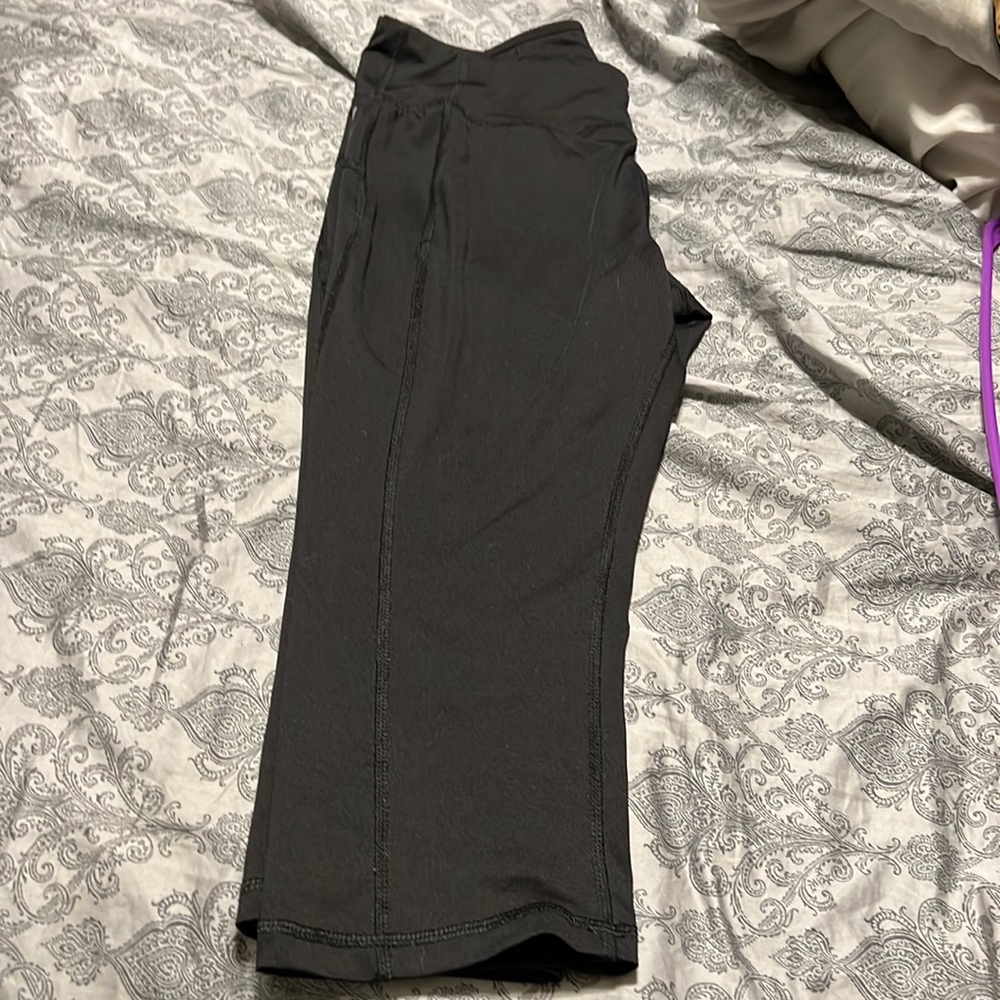 Black capris